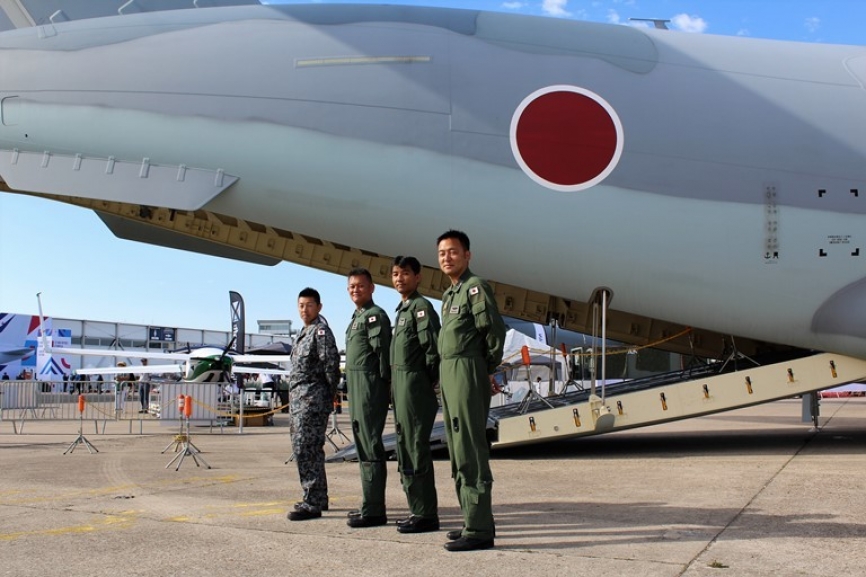Nuestro agradecimiento al major Shinichiro Wakisaka, primero en la foto, y a sus compañeros por la cortesía y amabilidad mostrada.