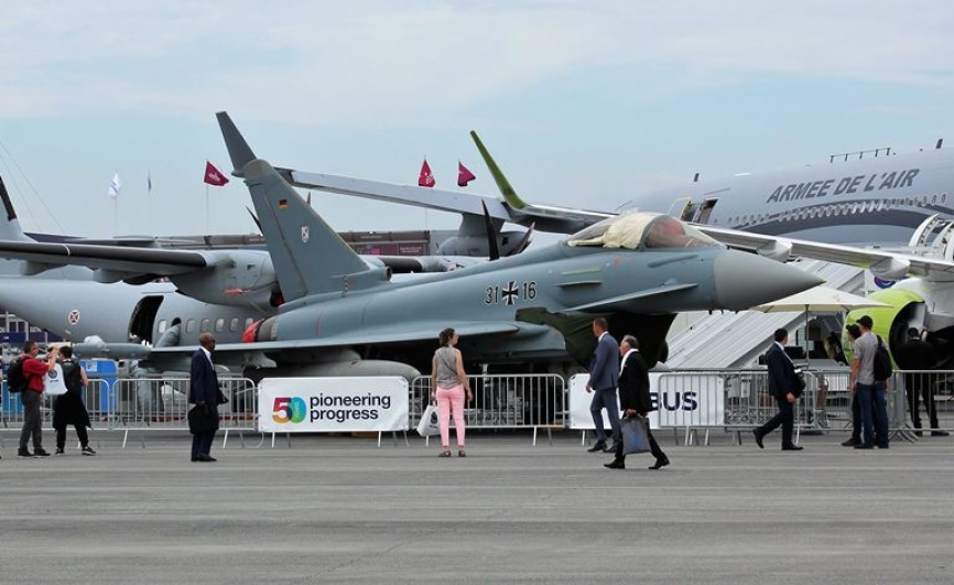 El Eurofighter Typhoon es un caza polivalente y de gran maniobrabilidad. Su última actualización a la Tranche 3 hace del Typhoon uno de los cazas de 4ª Generación más capaces del mercado.