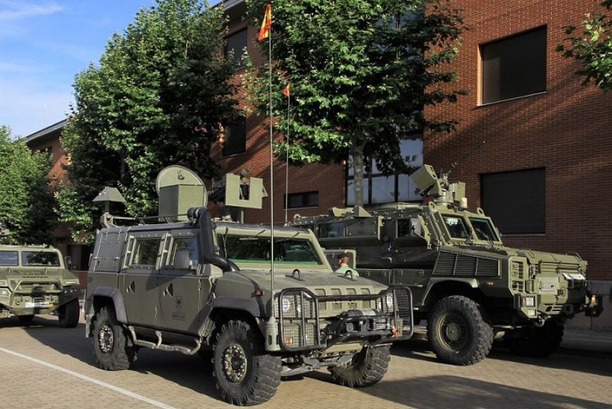 6- Los dos primeros vehículos protegidos que utilizó la BRIPAC, en primer plano el Fiat MLV “Lince” y el RG-31G “Nyala”.