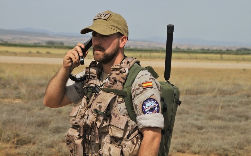 9- La clave de las operaciones en Ablitas la dan los equipos CCT (Combat Control Team), aquí vemos a un profesional de este especialidad del EADA.
