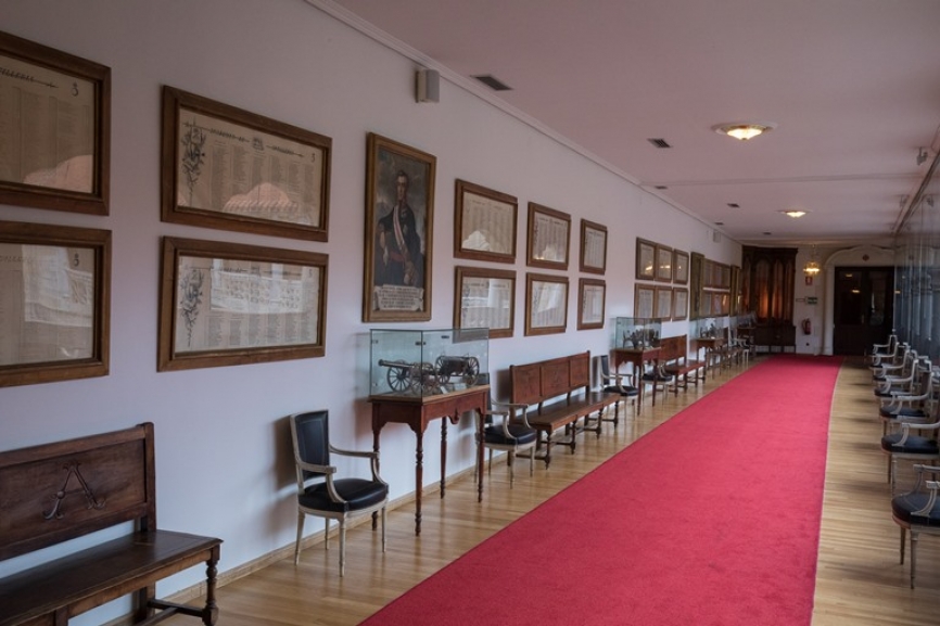 Aunque mucha gente lo desconoce por ser una academia en activo, estos museos son visitables previa solicitud en el correo "visitaacademiadeartilleria@mde.es" (al menos con una antelación de 72 horas).