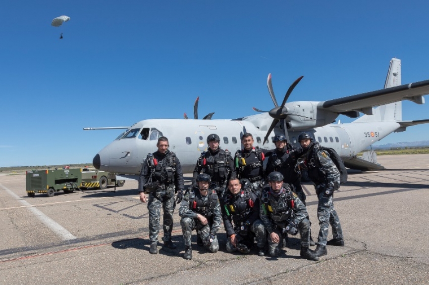 Miembros del GEO durante el último Lone Paratrooper. Ejercicios de paracaidismo dirigidos a unidades nacionales e internacionales de ELITE y Operaciones Especiales en este campo.