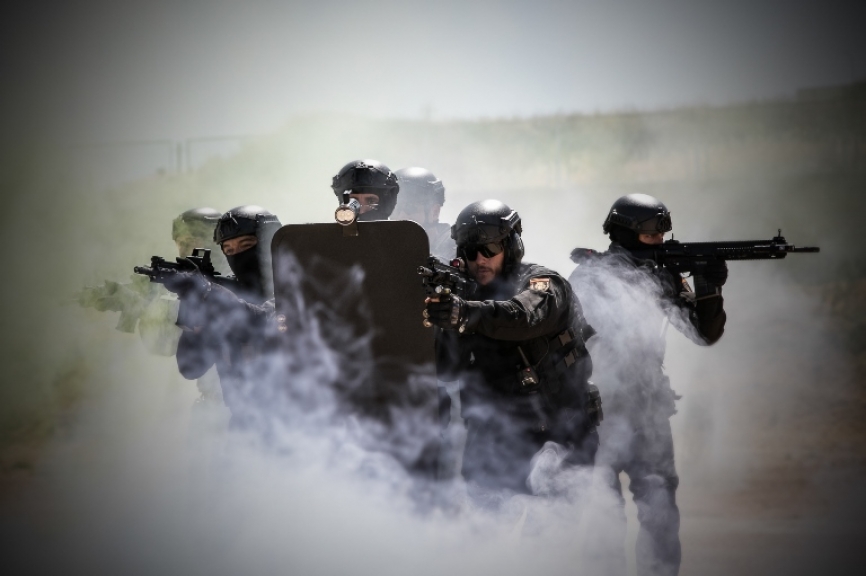 Con poco más de 40 años y con un importante reconocimiento internacional nos acercamos al GEO. El Grupo Especial de Operaciones de la Policía Nacional. La Élite entre la Élite
