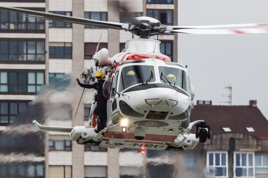 Momento de la demostración de rescate del Leonardo AW139 de Salvamento Marítimo