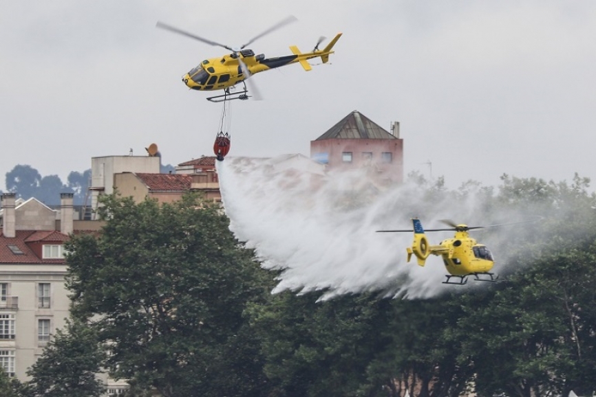 Los Bomberos de Asturias realizaron una demostración conjunta con sus Airbus Helicopters AS555 y EC135