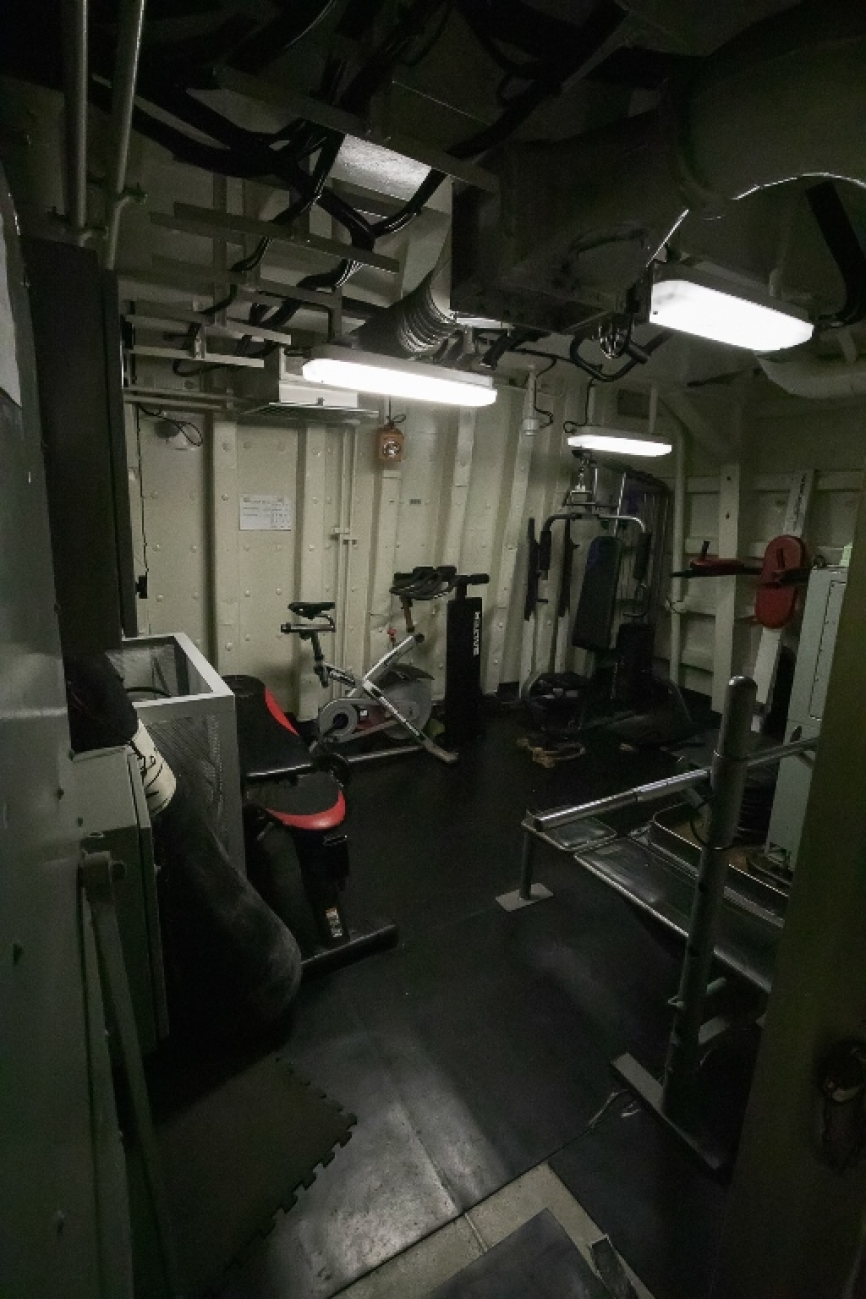 El tamaño del gimnasio nos da una idea de las comodidades a las que la tripulación renuncia durante sus largas travesías.