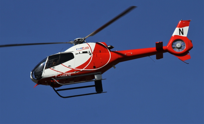 Airbus Helicopters H120 del equipo de presentación de helicópteros del Armée de Terre francés.