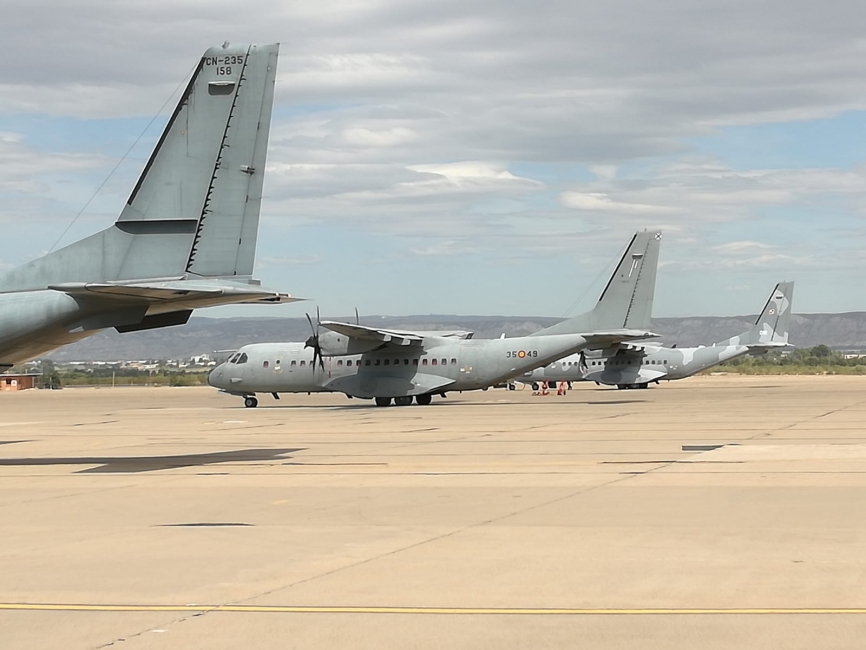 Los dos C295 participantes, en primer plano la cola del CN235 francés. (foto: Stephane Andris)