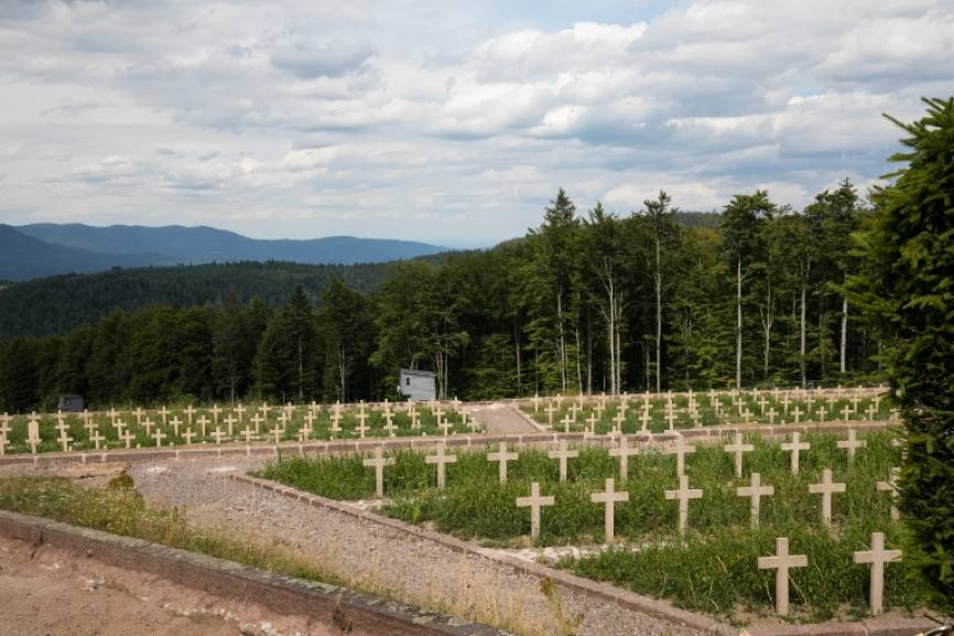 En memoria de todas las víctimas inocentes de la barbarie de la guerra. Fotografías: Guillermo Pis PHOTO
