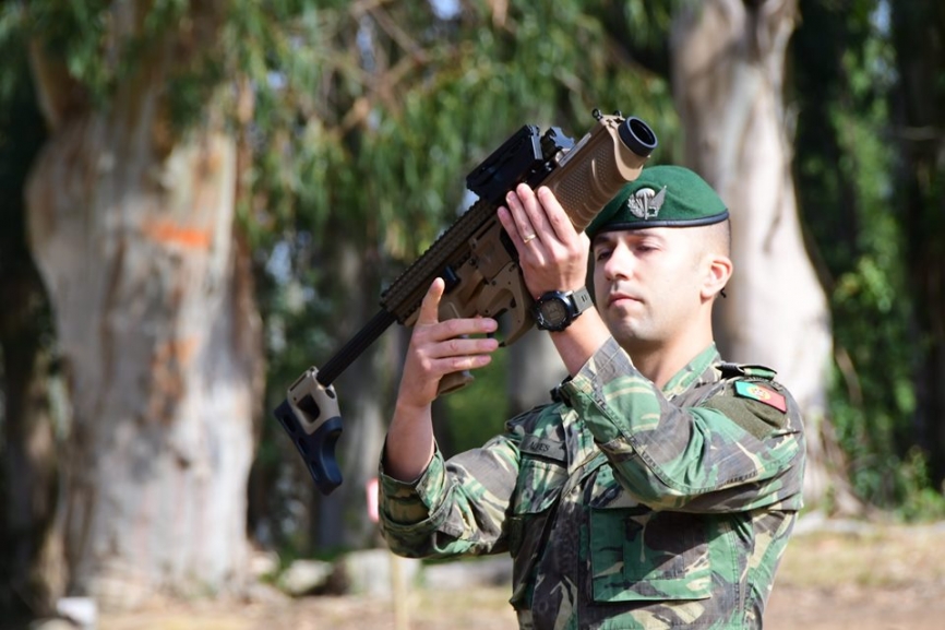 El lanzagranadas FN 40 GL-S Mk2, que también acaba de incorporar el Exército Português a su arsenal de armamento ligero.