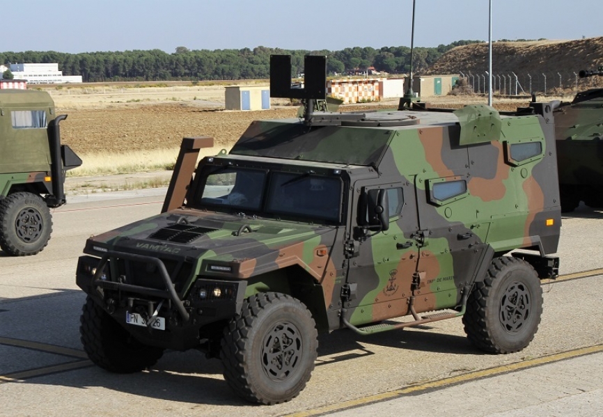 El VAMTAC furgón de transporte de tropas, dotado de siete asientos, es la última versión blindada de este medio 4x4 incorporada al TEAR.