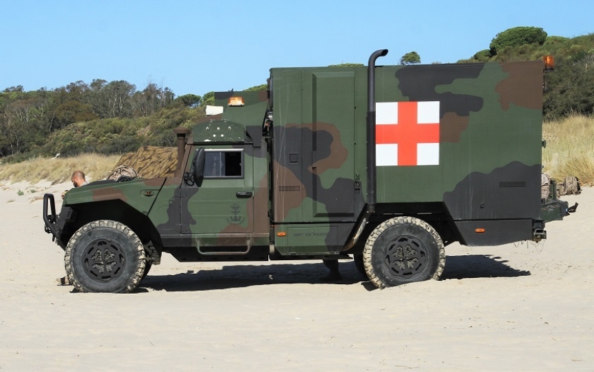 La versión ambulancia del VAMTAC ST5, que tiene la caja especialmente adaptada para las operaciones anfibias.