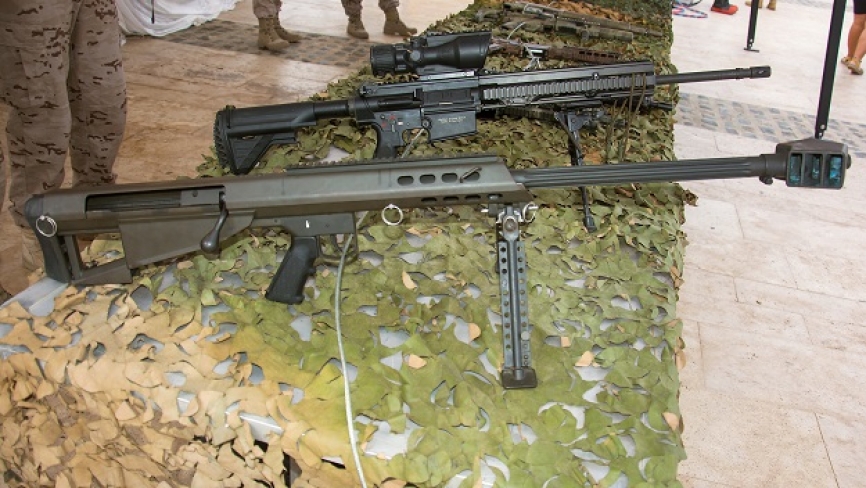 En la exposición de armamento de Cartagena pudimos ver el excelente binomio de para tiradores equipos de tiradores de élite, en primer término el fusil contra material Barrett M95 y en segundo plano el HK-417, que usaría el spotter. (foto: José Damián González)