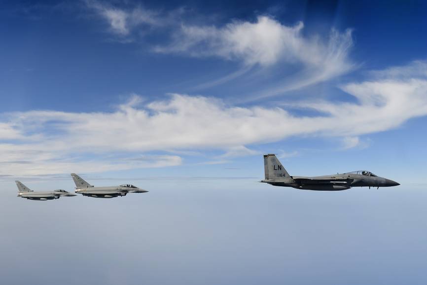 Los azules cielos del sur de Canarias fueron escenario de la evolución de los aparatos de combate F-15C y Eurofighter.