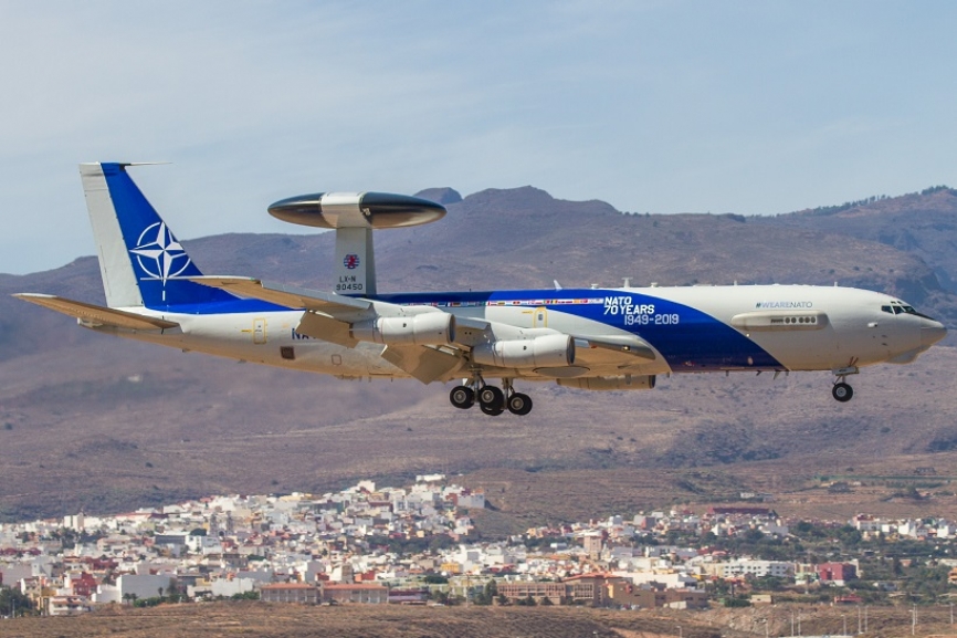 Dos AWACS de la OTAN pasaron por Gando, entre ellos este decorado para recordar el 70 aniversario de la Alianza Atlántico. (foto: Antonio Rodriguez Santana).