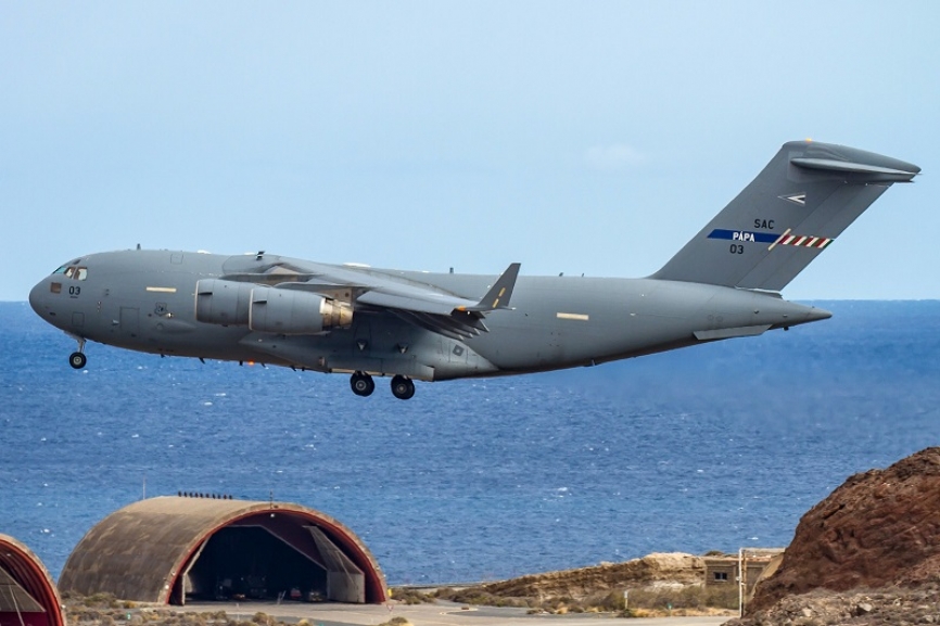 Otro de los interesantes transportes que han pasado por Gando es este Boeing C-17 “Globemaster III” de la fuerza de transporte multinacional europea o Strategic Airlift Capability (SAC). (foto: Antonio Rodriguez Santana)