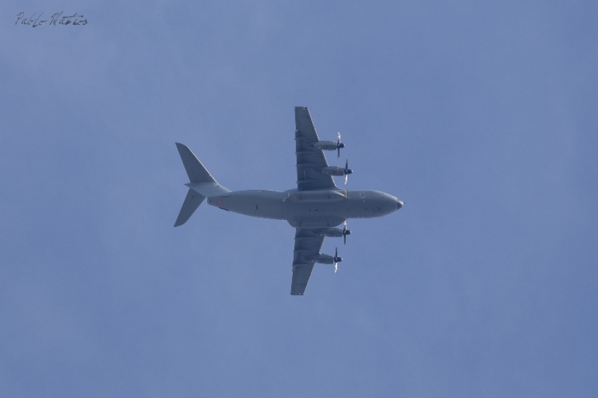 También en Octubre del 2015 otro A400M-180 Grizzly con matrícula EC-406 realizó tomas y despegues en la pista de León. (Fotografías: Pablo Mateos Neira)
