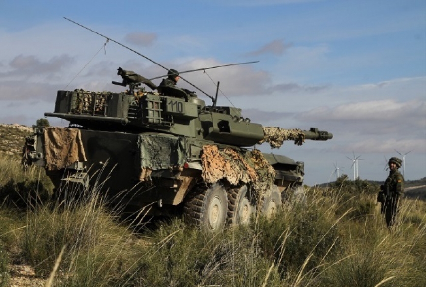 La excelente movilidad y velocidad del “Centauro” se combinan con la potencia de fuego que le da su cañón Oto Melara (Leonardo) de 105 mm.