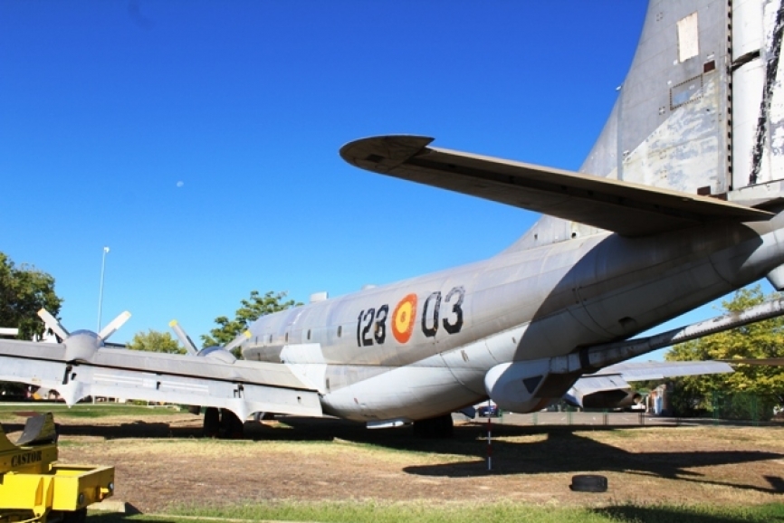 En 1972, tres ejemplares de la versión “I” procedentes de la Guardia Nacional Aérea de Nueva York fueron adquiridos por el Ejército del Aire.
