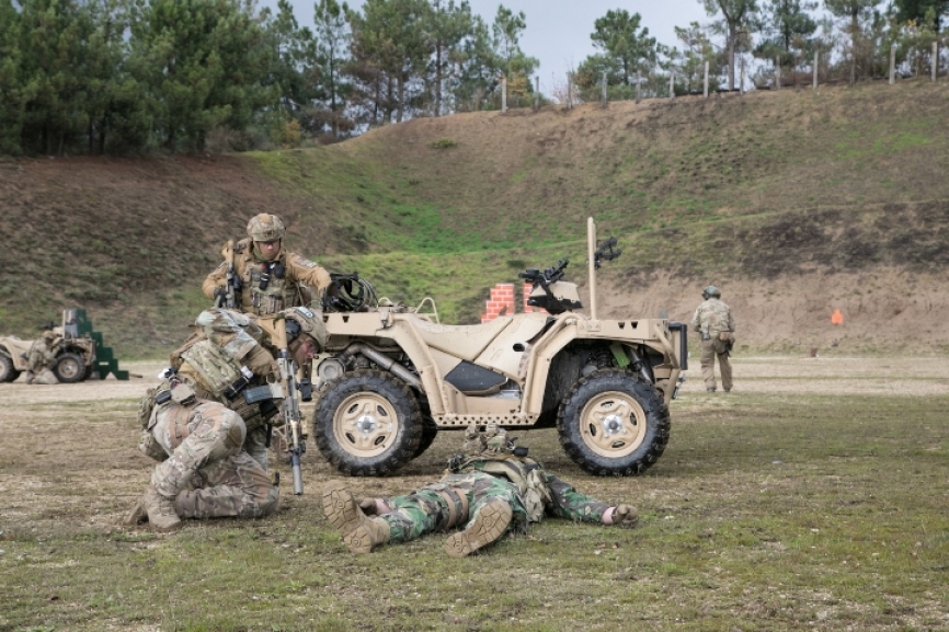 En este ejercicio pudimos ver un simulacro de emboscada con IED provocando un herido en las filas portuguesas y posterior ataque de las fuerzas agresoras que fue repelido durante la evacuación del herido.