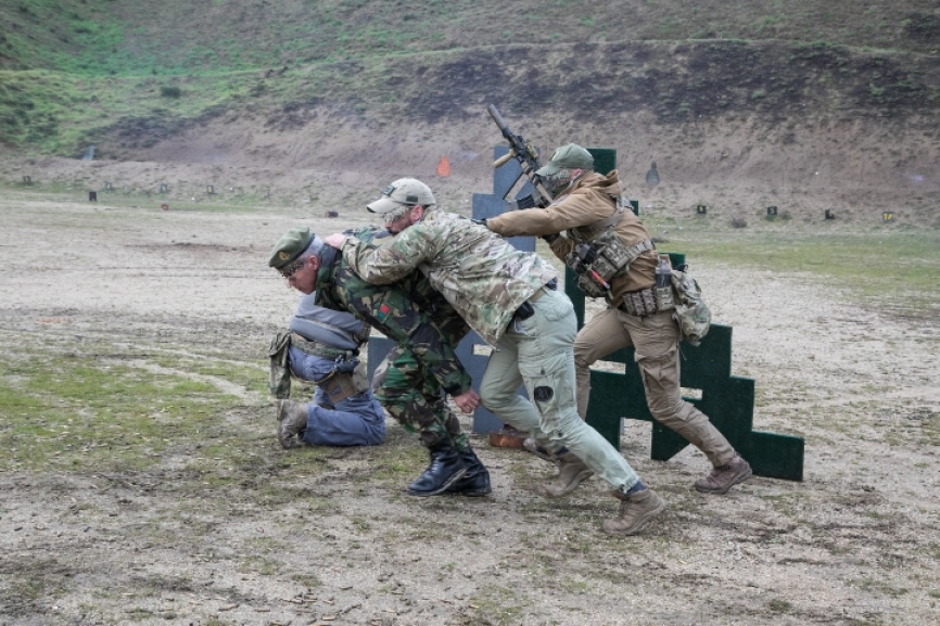 Desde la revista Defensa, defensa.com, y en especial de quien escribe estas palabras, agradecer sinceramente la excelente acogida que hemos tenido durante nuestra visita al Centro. (Fotografías: Guillermo Pis PHOTO)
