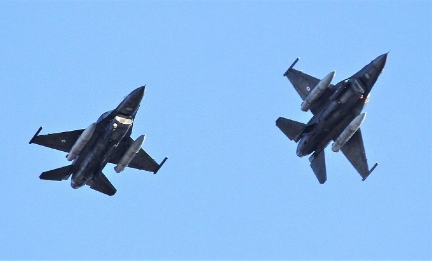 Dos F-16C griegos rompen el inicial sobre la base aérea de Albacete