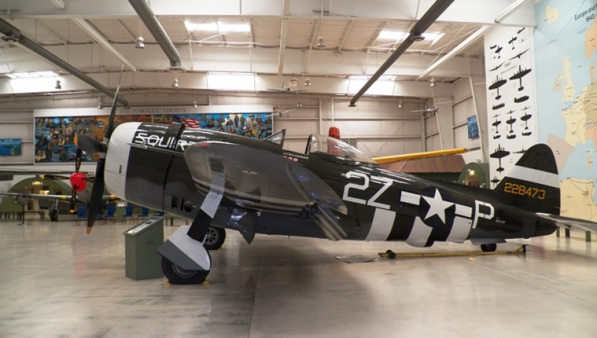 FAP 122. Operado por el Museo del Aire en Palm Springs (California). Luce los esquemas de color del Escuadrón de Caza N° 84 – Grupo de Caza N° 78 (foto Palms Springs Air Museum).