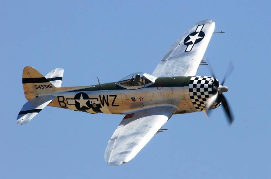 FAP 127. Se encuentra plenamente operativo en el National Museum of World War II Aviation (Colorado) luciendo los esquemas de color del Escuadrón de Caza N° 84 (Grupo de Caza N° 78).