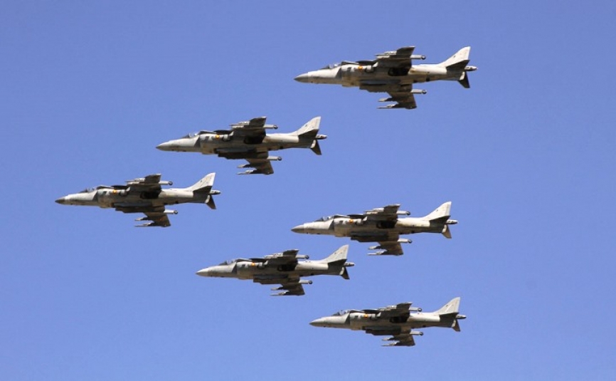 Formación de seis AV-8B Plus “Harrier II” de la 9ª Escuadrilla. (foto: Julio Maíz/defensa.com)