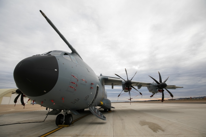 Su relevo, el imponente AIRBUS A400. Un avión que no ha estado exento de problemas pero que poco a poco comienza a demostrar de lo que es capaz. Recientemente conocido por el gran público por su vuelo de 38hrs a China con la misión de traer material médico dentro del marco de la Operación Balmis.