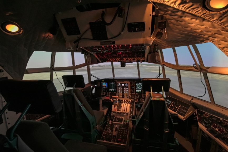 Desde su entrada en servicio en FA, el C130 HERCULES ha sufrido ya varias remodernizaciones en su aviónica, comunicaciones, autoprotección, combustible y cisterna de reabastecimiento, piloto automático digital y GPS, lo que le ha permitido al ejercito el continuar operando esta aeronave hasta su completa sustitución por el A400.
