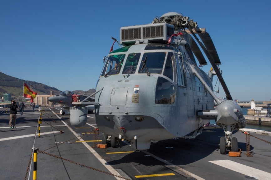 Durante nuestra visita, tuvimos la suerte de ver uno de los Sikorsky SH-3D/W perteneciente a la 5ª escuadrilla, un helicóptero bimotor polivalente, destinado principalmente a la guerra antisubmarina pero apto también para el transporte de tropas.