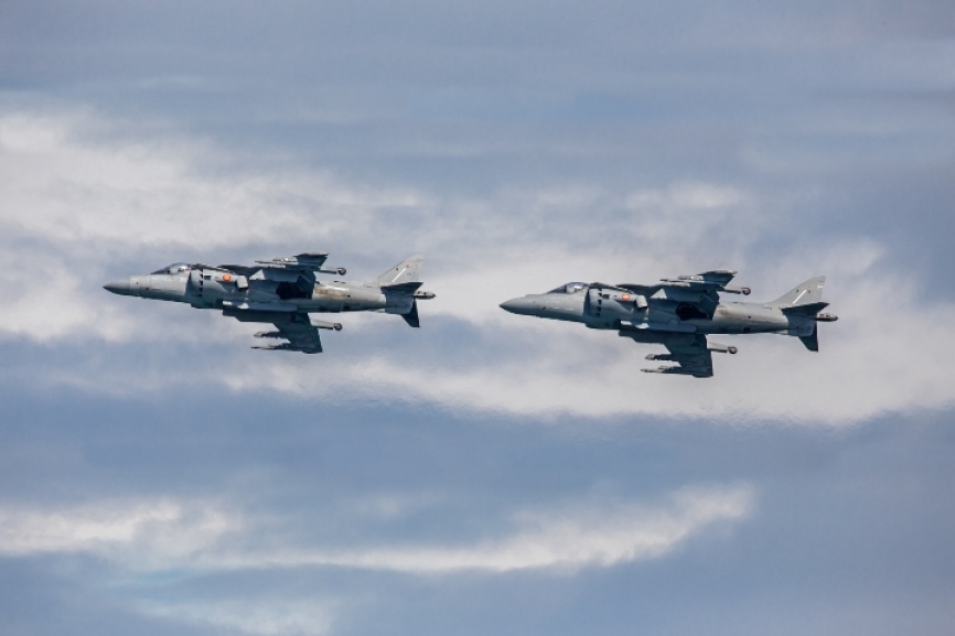 Los aviones que opera en la actualidad son los AV-8B Harrier II Plus pertenecientes a la 9ª Escuadrilla de Aeronaves. Escuadrilla ésta con más de 20 años de historia a sus espaldas y con más de 50.000 horas de vuelo.