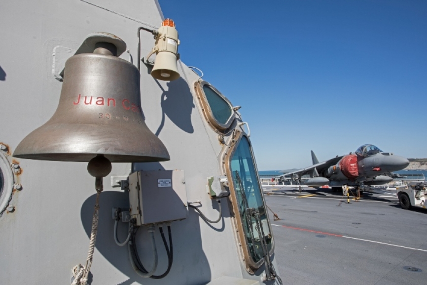 Maniobras y ejercicios con el resto de Armadas OTAN son habituales en el buque. Desde su cubierta ya han operado además de nuestras aeronaves, aparatos como el V-22 Osprey, estando capacitado para operar el F35B si fuera necesario.