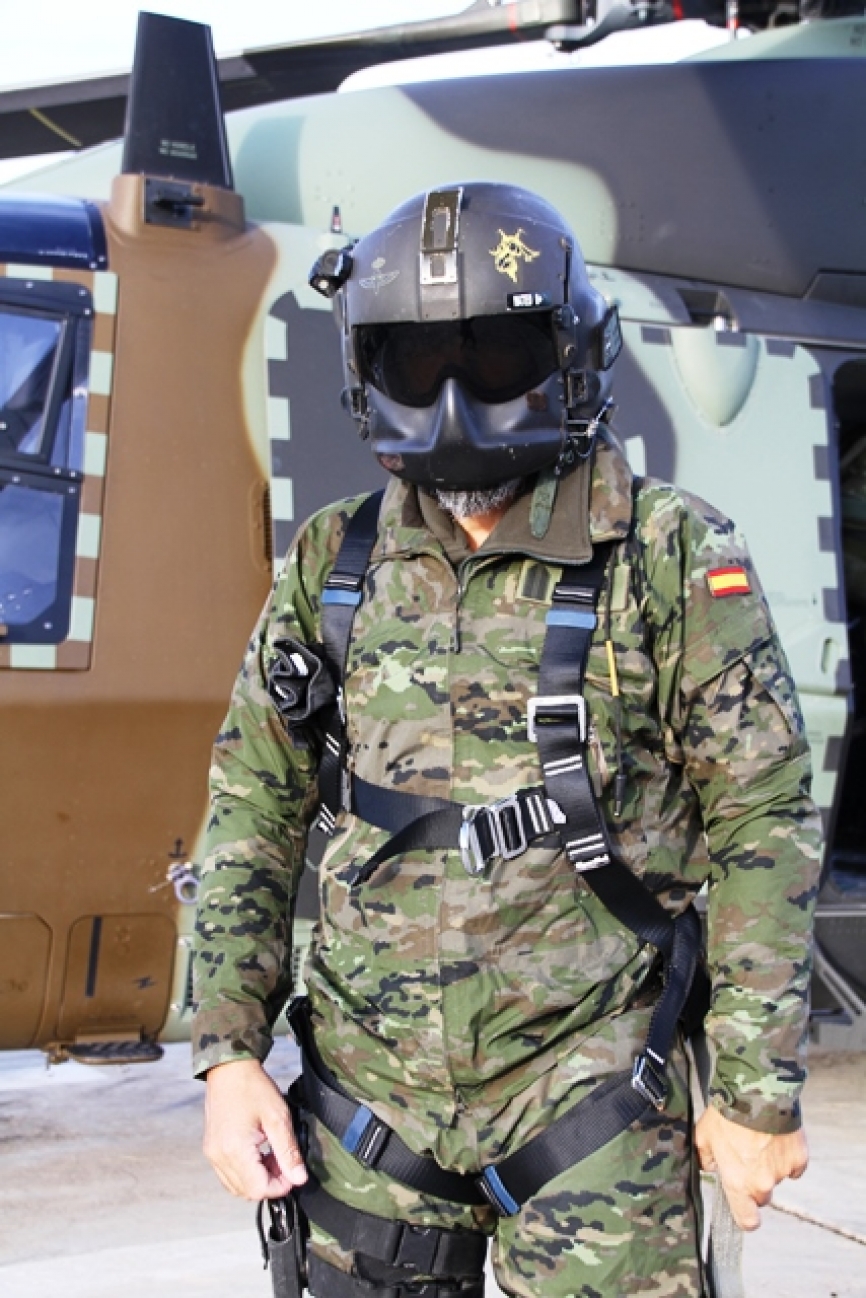 Los artilleros pueden formar parte de la tripulación de los NH90 y se encargarán de manejar las ametralladoras pesadas que cubran algunas de las actividades asignadas (foto Octavio Díez Cámara).