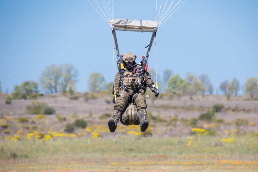 Se trata de una unidad especializada en la inserción mediante lanzamiento paracaidista en la modalidad de alta cota con empleo de oxígeno (HALO-HAHO) . HALO High Altitude-Low Opening (Gran altitud-Baja apertura), HAHO High Altitude-High Opening (Gran altitud-Alta apertura).