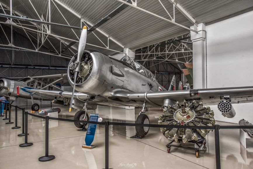 North American T-6 Texan: De 1961 a 1975, Portugal utiliza más de un centenar de T-6Gs, también en el papel de contrainsurgencia, durante la guerra colonial. Durante esta guerra, prácticamente todas las bases portuguesas en Angola, Mozambique y Guinea Portuguesa tuvieron un destacamento de T-6Gs.