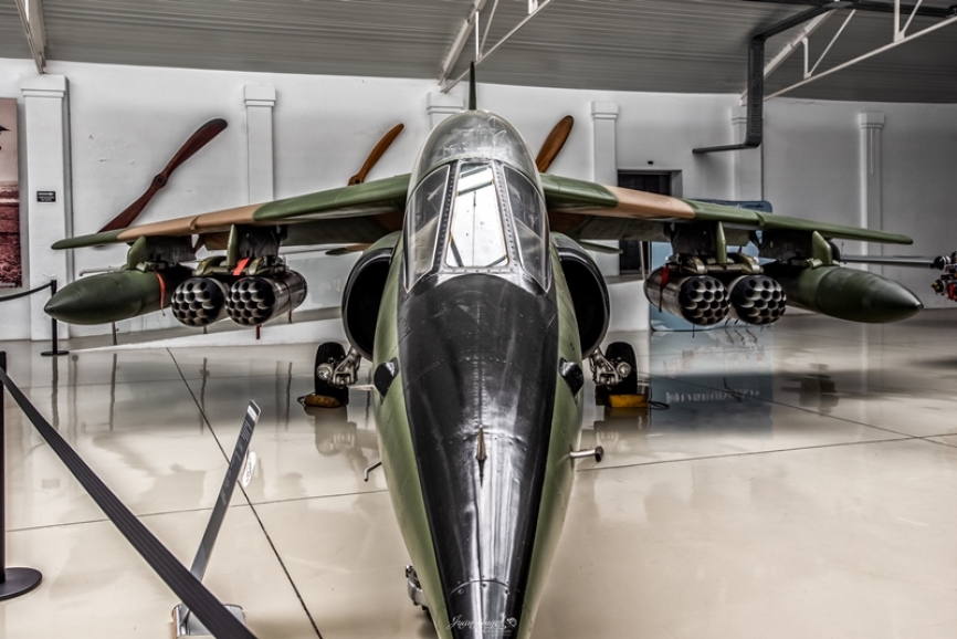Dassault-Dornier Alpha Jet: En enero del 2008 la FAP jubiló oficialmente estos entrenadores adquiridos a Alemania a principio de los años 90.
