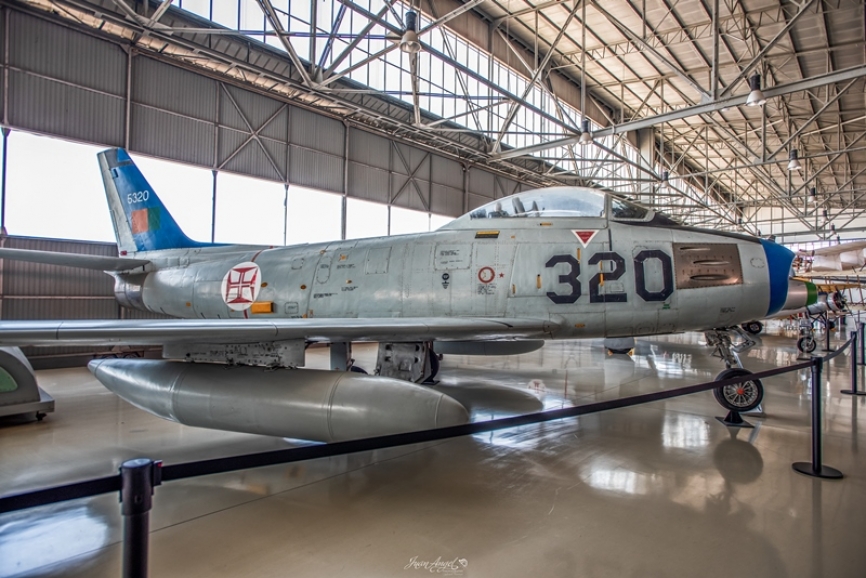 North American F-86 Sabre: En 1958 se compraron a la USAF 50 F-86F que fueron equipados con misiles AIM-9 Sidewinder. Años más tarde fueron destinados a Guinea-Bisáu donde realizaron más de 500 misiones de ataque contra la guerrilla del conflicto colonial, dando buen uso a sus ametralladoras de calibre 12,7 mm, bombas de 50 y 250 kg, y sus tanques de napalm de 350 litros.