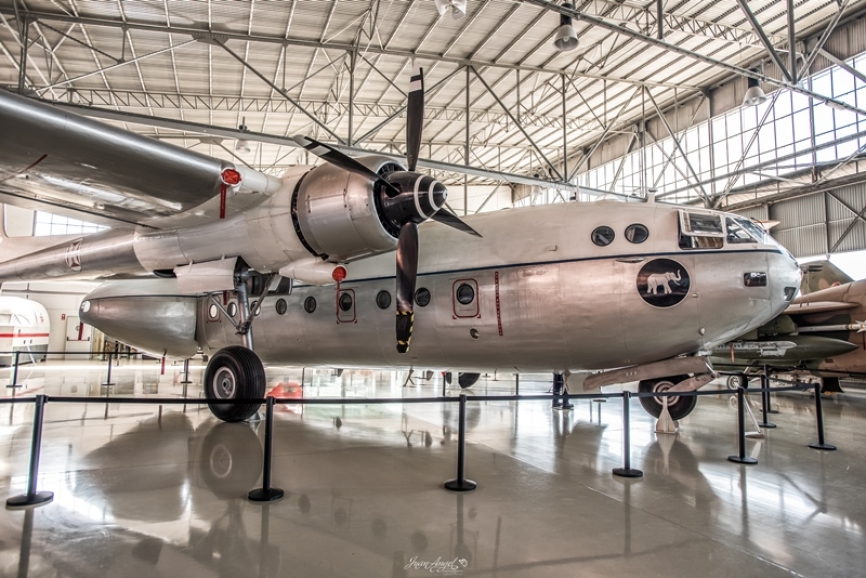 En 1960 Portugal empezó a adquirir aviones Noratlas para reforzar su capacidad de transporte de medio alcance. Adquirió un total de 28. Éstos tuvieron un papel fundamental en el transporte táctico, transporte logístico, apoyo táctico, ambulancia, lanzamiento de carga y de tropas paracaidistas en los varios frentes de la Guerra de Ultramar.