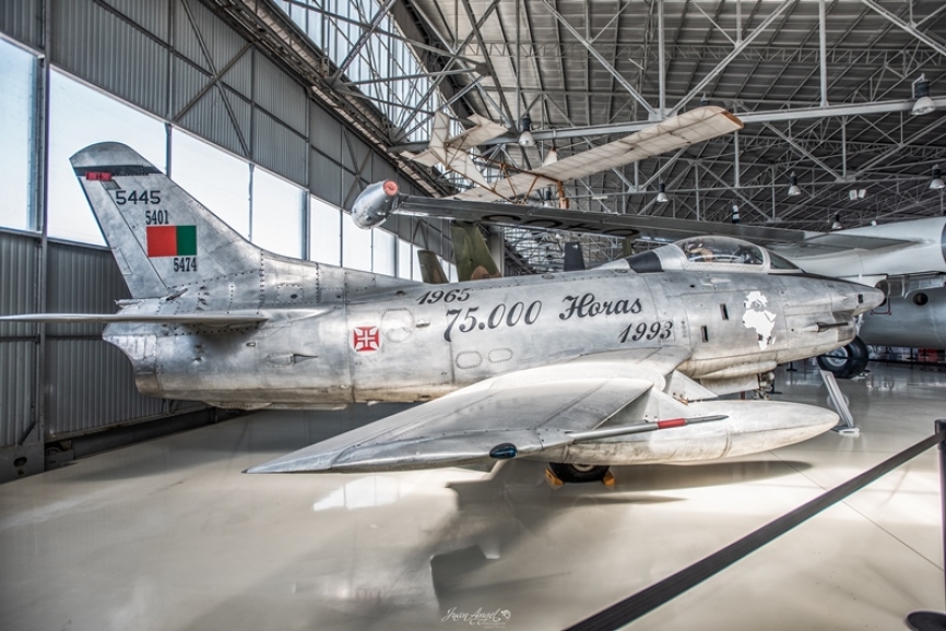 FIAT G91 R-3 2: Apodado “Gina” fue un caza monoplaza de fabricación italiana. Durante los años 60 fue incorporado únicamente a las nóminas de las Fuerzas Aéreas portuguesa, italiana y alemana, lo que tiró por tierra las pretensiones de su fabricante de convertirlo en el equipamiento estándar de la OTAN.