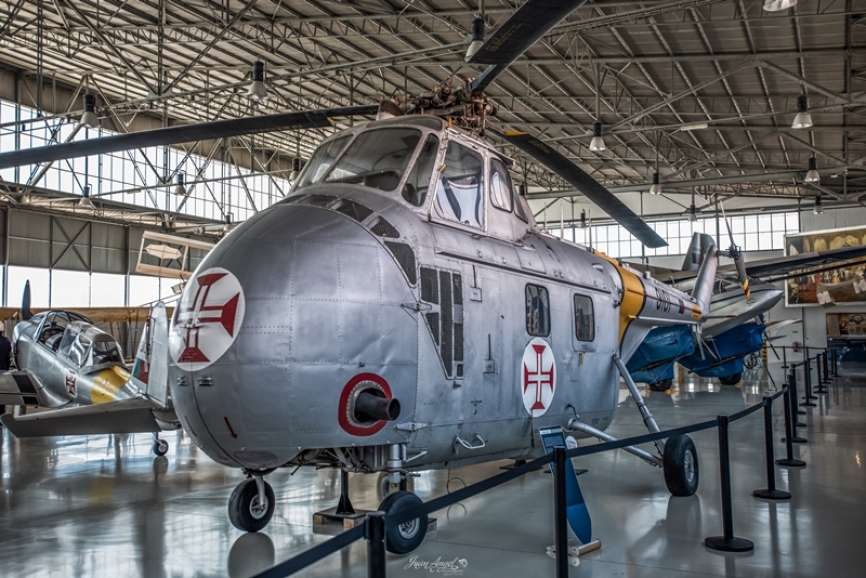 Sikorsky UH-19ª: Este Sikorsky fue el primer modelo de helicóptero que tuvo la Fuerza Aérea Portuguesa, recibiendo en 1952 una sola unidad proporcionada por los EE.UU. Sirvió en las Azores para Búsqueda y Salvamento.