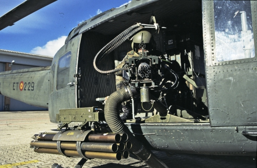 Hasta la llegada de los modernos “Tigre”, el UH-1H era el medio aéreo del ET que más armamento podía portar, cuando actuaba en las misiones de apoyo de fuego y protección.