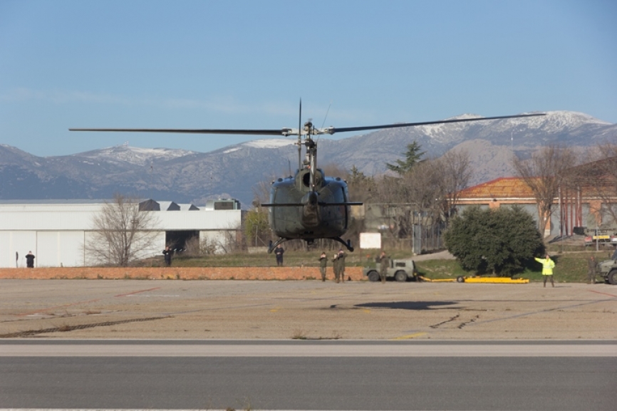 Vista posterior del UH-1H. Se aprecia claramente que estaba solo dotado de un motor, en concreto con la turbina Lycoming T53-L-13 de 1.400 CV.