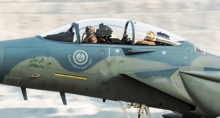 Los F-15SA son todos biplazas, ya que además del piloto son tripulados por un navegante/operador de sistemas (foto José. A Bejarano)
