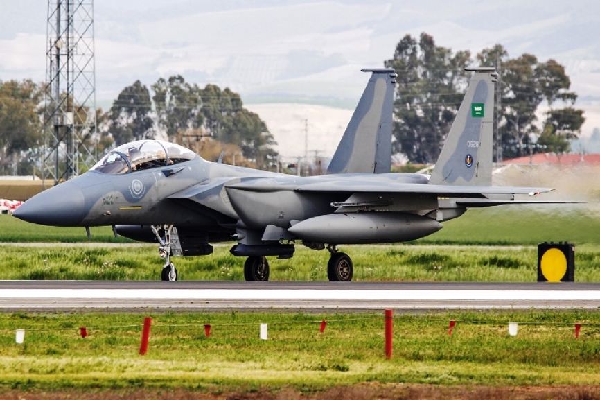 Los 6 F-15SA llegaron a Morón desprovistos de armamento, aunque si portaban 2 “pods” (foto Rubén Galindo)