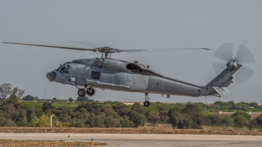 Este SH-60F comparte en gran medida diseño y componentes con el SH-60B, lo que facilita la operatividad y la logística, favorecida por la comunalidad entre los aparatos. Incluso la formación se ve beneficiada puesto que el simulador del SH-60B permite el adiestramiento de los pilotos de los SH-60F al diferir en pocos detalles.