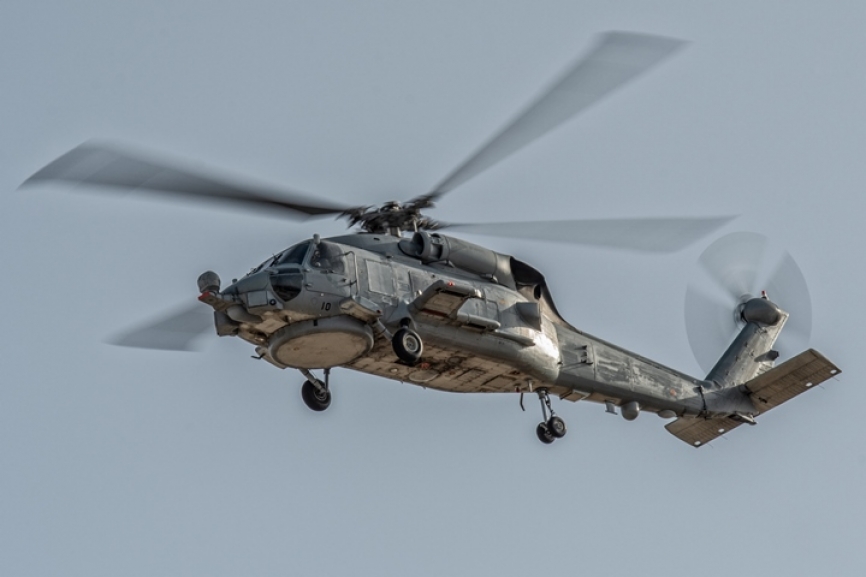 Durante la adaptación de los SH-60F a tareas de transporte, estos helicópteros antisubmarino perdieron sus sensores externos, con lo que presentan un aspecto diferente a los SH-60B.
