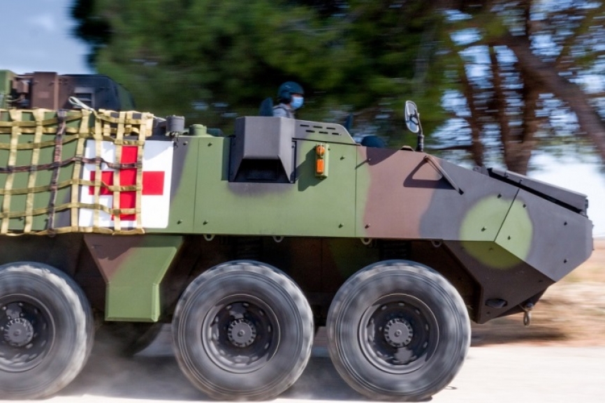 El “Piranha” IIIC versión ambulancia da una importante capacidad de evacuación sanitaria en zona de combate al TEAR. (foto José Antonio Almarza)