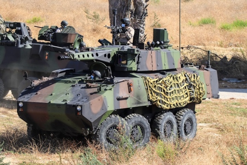 El BDMZ-III cuenta con “Piranha” IIIC en distintas configuraciones, en primer plano uno de los de reconocimiento. (foto Rubén Galindo)